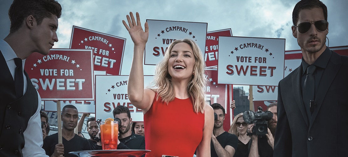 Kate Hudson uwodzi oraz intryguje w słodko-gorzkiej kampanii kalendarza Campari 2016